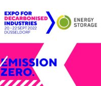 Zu sehen ist das Logo der neuen Messe Expo for Decarbonised Industries > Energy Storage.