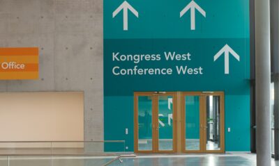 Zu sehen ist ein Bild einer leeren Messehalle, in der bald die Fachmesse Volta-X stattfinden soll.