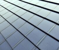 Der Fachhändler Dachdecker-Einkauf Süd eG wird die ersten Pilotprojekte mit dem Meyer Burger Solardachziegel betreuen.