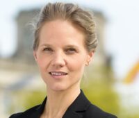 Zu sehen ist Barbara Metz, Stellvertretende Bundesgeschäftsführerin der DUH, die von der Bundesregierung ein Konzept für einen sozialverträglichen CO2-Preis für klimaschädliche Heizungen fordert.