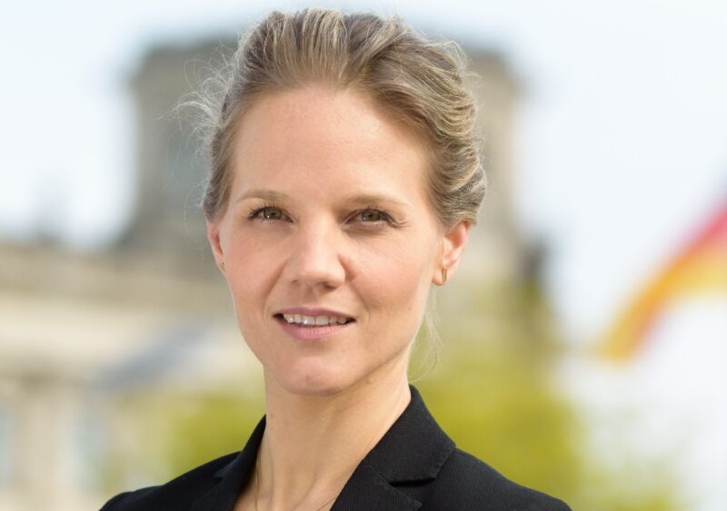 Zu sehen ist Barbara Metz, Stellvertretende Bundesgeschäftsführerin der DUH, die von der Bundesregierung ein Konzept für einen sozialverträglichen CO2-Preis für klimaschädliche Heizungen fordert.