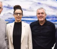 Im Bild Dirk Wiedenhues (Allegron-Geschäftsführer), Alina Hohl (Projektleiterin), Bernd Dillmann (Allegron-Geschäftsführer) und Paul Hauser CEO vom Mieterstrom-Contracting-Anbieter Enerfin AG.