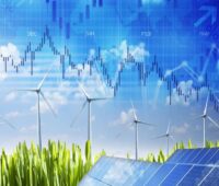 Symbolgrafik mit Solarmodulen im Vordergrund, Windrädern und darübergelegten Kursverläufen.