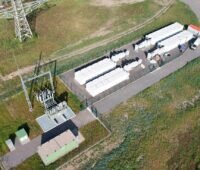 Im Bild der Batteriespeicher, der die Vermarktung von Photovoltaik-Strom optimieren soll.
