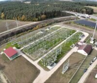 Luftbild zeigt Umspannwerk von N-Ergie bei Ansbach im Bau.