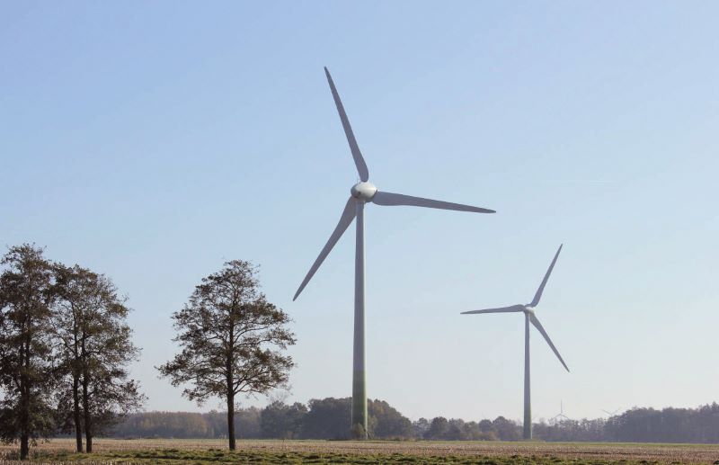 Ältere Windkraftanlagen in Norddeutschland.