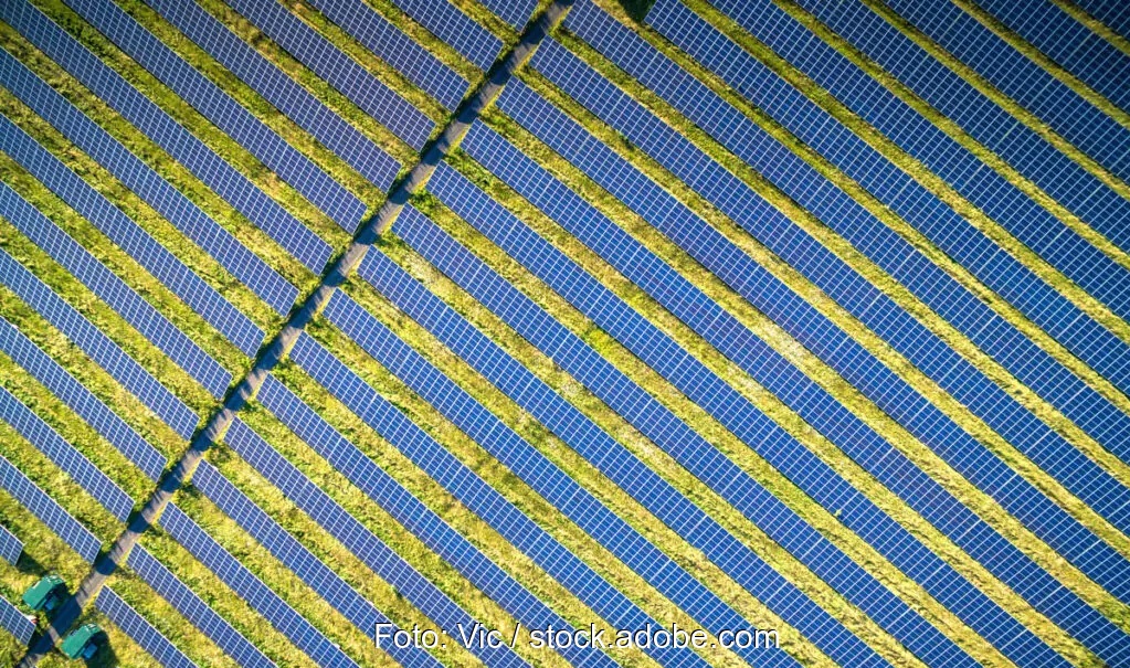 Die schwarz-grüne Landesregierung in NRW bringt eine Verordnung im Rahmen der im Erneuerbare-Energien-Gesetz (EEG) vorgesehenen Solar-Länderöffnungsklausel auf den Weg.