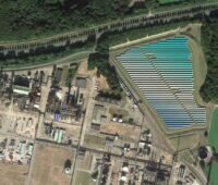 Zu sehen ist ein niederländischer Photovoltaik-Solarpark, den NaGa Solar in die Kompetenzen von Ampyr Solar Europe einbringt.