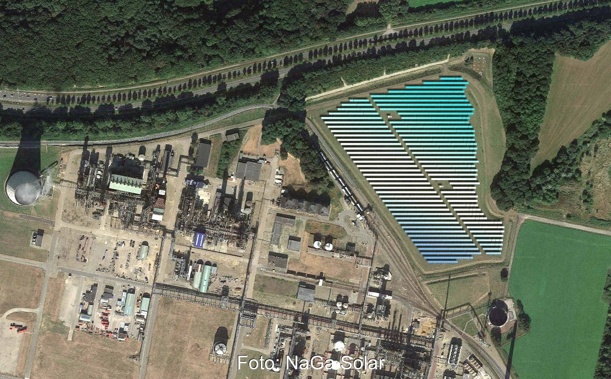 Zu sehen ist ein niederländischer Photovoltaik-Solarpark, den NaGa Solar in die Kompetenzen von Ampyr Solar Europe einbringt.