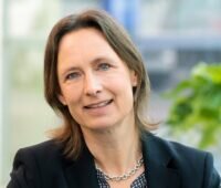 Im Bild Kirsten Nölke, Vorständin der Naturstrom AG hat die Extreme bei Börsenstrompreisen untersucht.