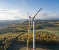 Zu sehen ist der Bürgerwindpark Ramsthal, eines der Lieferantenkraftwerke für Regionalnachweise.