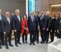 Zu sehen ist die niedersächsische Landesregierung mit Energieminister Olaf Lies, der die Bundesratsinitiative zur Stärkung von Stromspeichern eingebracht hat.