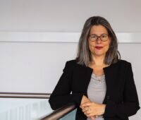 Portrait von Nina Scheer, die für die SPD den Koalitionsvertrag zum Themenfeld Klima und Energie mitverhandelt hat.