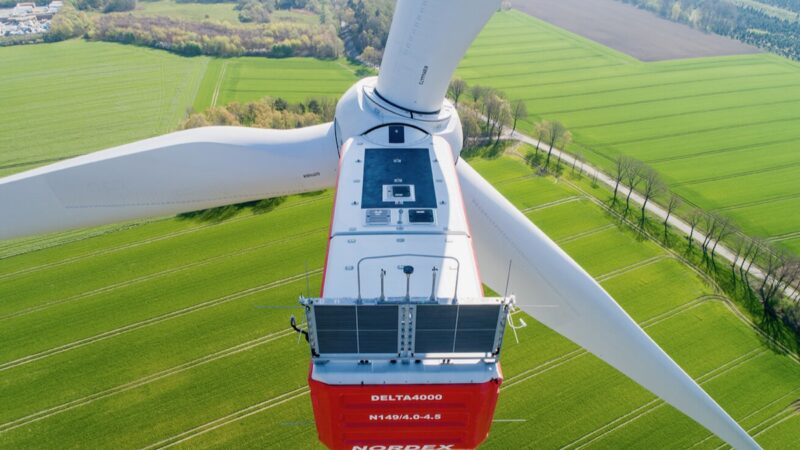Aufnahme von Windenergie-Anlage von Nordex, Rotor von hinten.