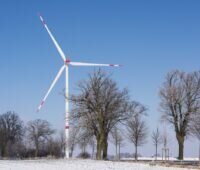 Zu sehen ist eine Windenergieanlage, von denen Nordex laut Geschäftsbericht 2020 deutlich mehr installiert hat.