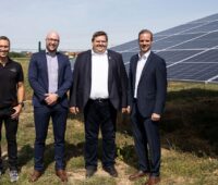 Das erste Photovoltaik-Projekt der Ökostrom Franken GmbH & Co. KG ist in der unterfränkischen Gemeinde Röthlein ans Netz gegangen.