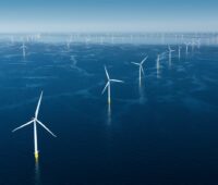 Luftbild eines Offshore-Windparks