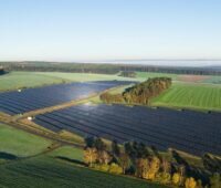 Der Photovoltaik-Solarpark Altenschwand in der Gemeinde Bodenwöhr im Oberpfälzer Landkreis Schwandorf in Bayern ist fertig.