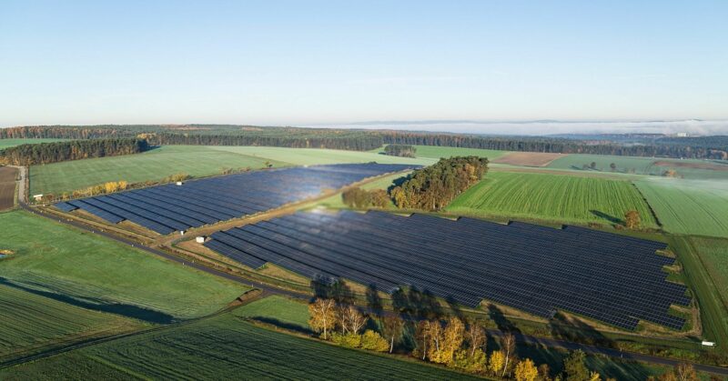 Der Photovoltaik-Solarpark Altenschwand in der Gemeinde Bodenwöhr im Oberpfälzer Landkreis Schwandorf in Bayern ist fertig.