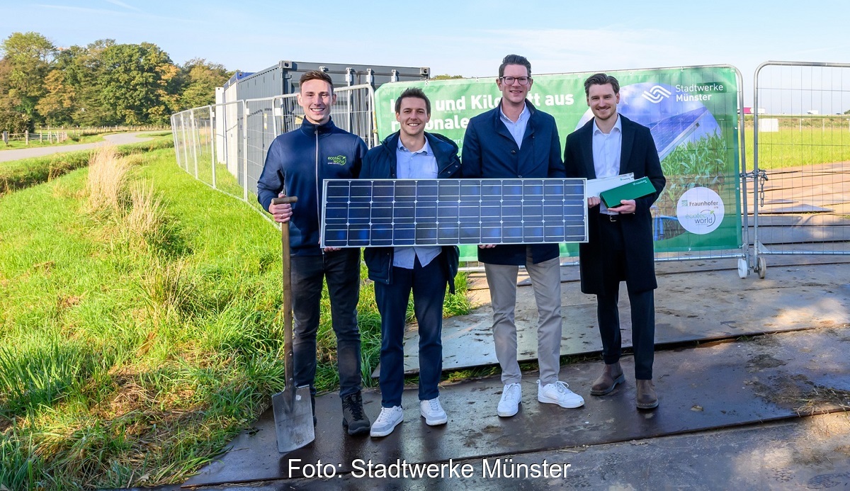 Firmenvertreter beim Baubeginn für den Agri-Solarpark in Münster, die die Fraunhofer Batterieforschungsfabrik versorgen soll.