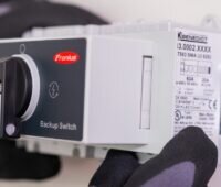 Der 3-Wege-Schalter Fronius Backup Switch, damit kann man manuell den Notstrom der Photovoltaik-Anlage aktivieren.