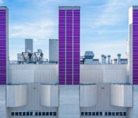 Heliatek-PV-Solarfolien an drei Türmen bei BMW im Fahrzeugwerk Dingolfing.