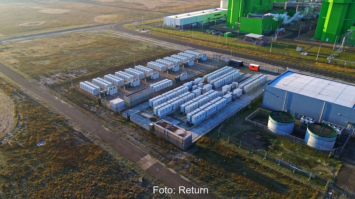 Ein Batteriegroßspeicher von Return, das Unternehmen vernetzt Speicherstandorte über Ländergrenzen hinweg.