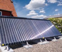 Ein Vakuumröhrenkollektor, die Heizungs-Förderung sollte sich an den CO2-Einsparungen orientieren.