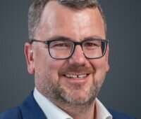 Im Bild Fabian Stahl, stellvertretender Vorstand der Bürger-Energie-Genossenschaft Pfaffenhofen, die Genossenschaft nutzt Stromüberschüsse aus Wind und Photovoltaik für KI-Rechenleistung.
