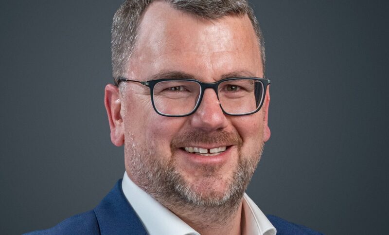 Im Bild Fabian Stahl, stellvertretender Vorstand der Bürger-Energie-Genossenschaft Pfaffenhofen, die Genossenschaft nutzt Stromüberschüsse aus Wind und Photovoltaik für KI-Rechenleistung.