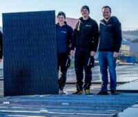 Im Bild das Montageteam von E-Lion, der Photovoltaik-Betrieb nutzt den Solarrechner Solarmaker als Vertriebsinstrument.