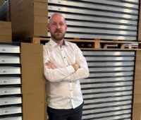 Im Bild Étienne Sauppe, Geschäftsführer beim Solarthermie-Kollektorhersteller STI-Solar-Technologie-International GmbH.