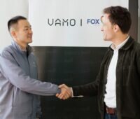 Im Bild Lyren Liu (CCO von Fox ESS) und Dr. Jan Ossenbrink (Gründer und CEO von Vamo), vamo vertreibt die Fox-ESS-Wärmepumpe.