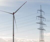 Windenergieanlage und Übertragungsnetz, Ökostromanbieter kritisieren die Übernahme des Übertragungsnetzbetreibers Amprion durch RWE