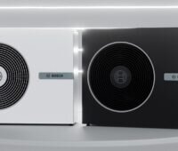 Die neue Wärmepumpe Compress 8800i AW von Bosch in Schwarz und Weiß.