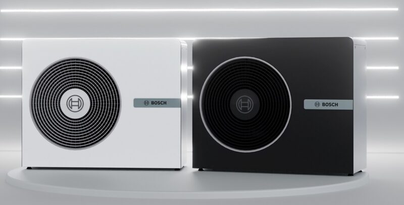 Die neue Wärmepumpe Compress 8800i AW von Bosch in Schwarz und Weiß.