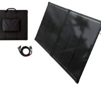 Collage aus Solarpanel, Tragetasche und Anschlusskabel, das neue Falt-Slim-Solarpanel der Marke Revolt ist ein faltbares Solarmodul.