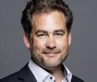 Im Bild Moritz Ritter von Ritter Energie, der die Planung zur Solarthermie im Entwurf des Gebäudemodernisierungsgesetzes begrüßt.