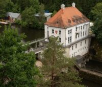 Das Wasserkraftwerk Höllenstein, mit der Novelle des EEG 2027 soll die Einspeisevergütung für neue Wasserkraftanlagen unter 25 Kilowatt Leistung gestrichen werden.
