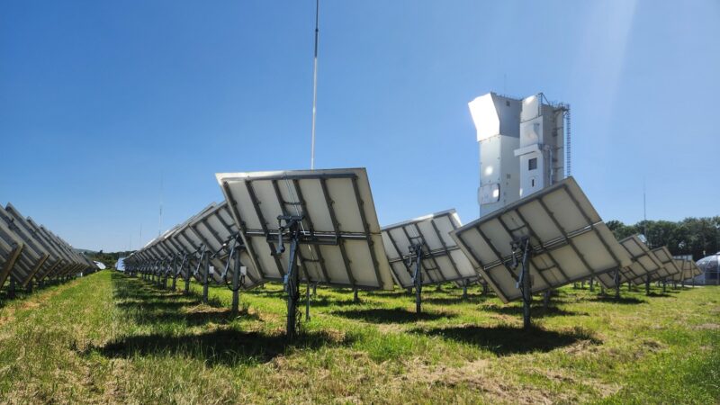 Solartürme des DLR in Jülich, eine Großforschungsanlage für solarthermische Kraftwerke