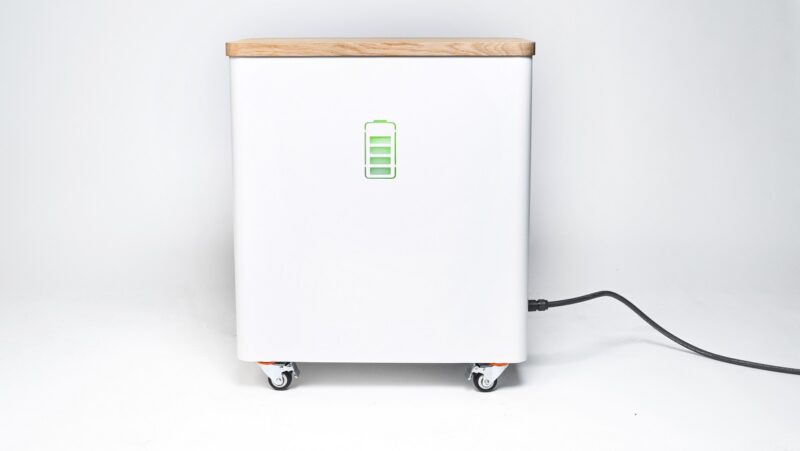 Der steckerfertige Batteriespeicher Youliq one, der als Zweitspeicher für Photovoltaik-Speichersysteme gedacht ist.