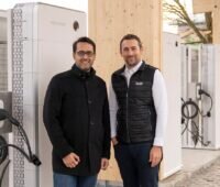 Im Bild Robert Buchinger (Geschäftsführer Sunlumo) und Stefan Ortner (Gesellschafter und Geschäftsführer der OR Impact Holding GmbH sowie Geschäftsführer Ökofen).