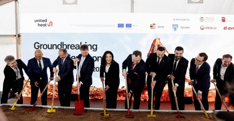 Katherina Reiche, Michael Kretschmer und andere Offizielle beim Spatenstich für das Projekt United Heat für grenzüberschreitende Fernwärme für Görlitz und Zgorzelecdem.
