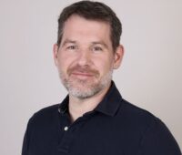 Im Bild Marc Hoffmann, Diplom-Ingenieur und Gutachter für Photovoltaik-Anlagen bei den Solar-Lotsen.