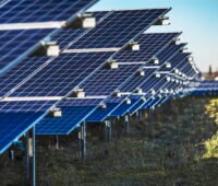 Photovoltaik-Freiflächen-Anlage - immer mehr neue Anlagen gehen in Bayern ans Verteilnetz