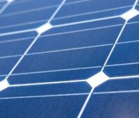 Im Bild eine Photovoltaik-Anlage, der PV-Projektentwickler Nofar baut das größte Projekt in Rumänien.