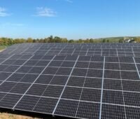 Zu sehen ist der PV-Solarpark Welgesheim, für den die EnBW eine Bürgerbeteiligung anbietet.