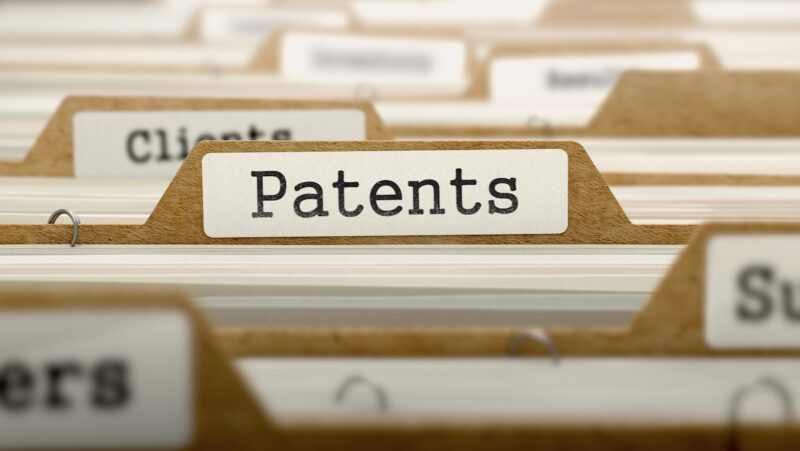 Hängeregister mit Aufschrift Patente als Symbol für Wasserstoff-Patente