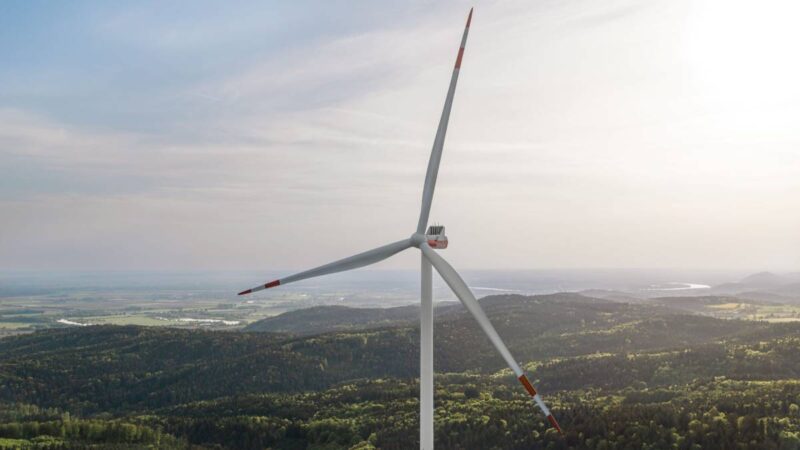 Windpark im Mittelgebirge bei Regensburg