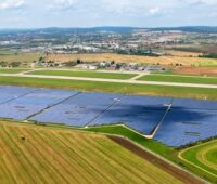 Im Bild ist ein PV-Solarpark in Tschechien. Aktuell baut Photon Energy acht Solarkraftwerke in Rumänien.